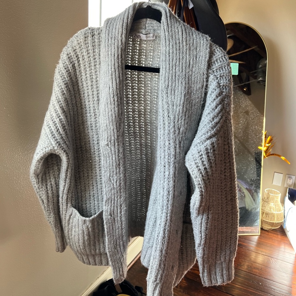 Zara cozy grey sweater. US SIZE SMALL.